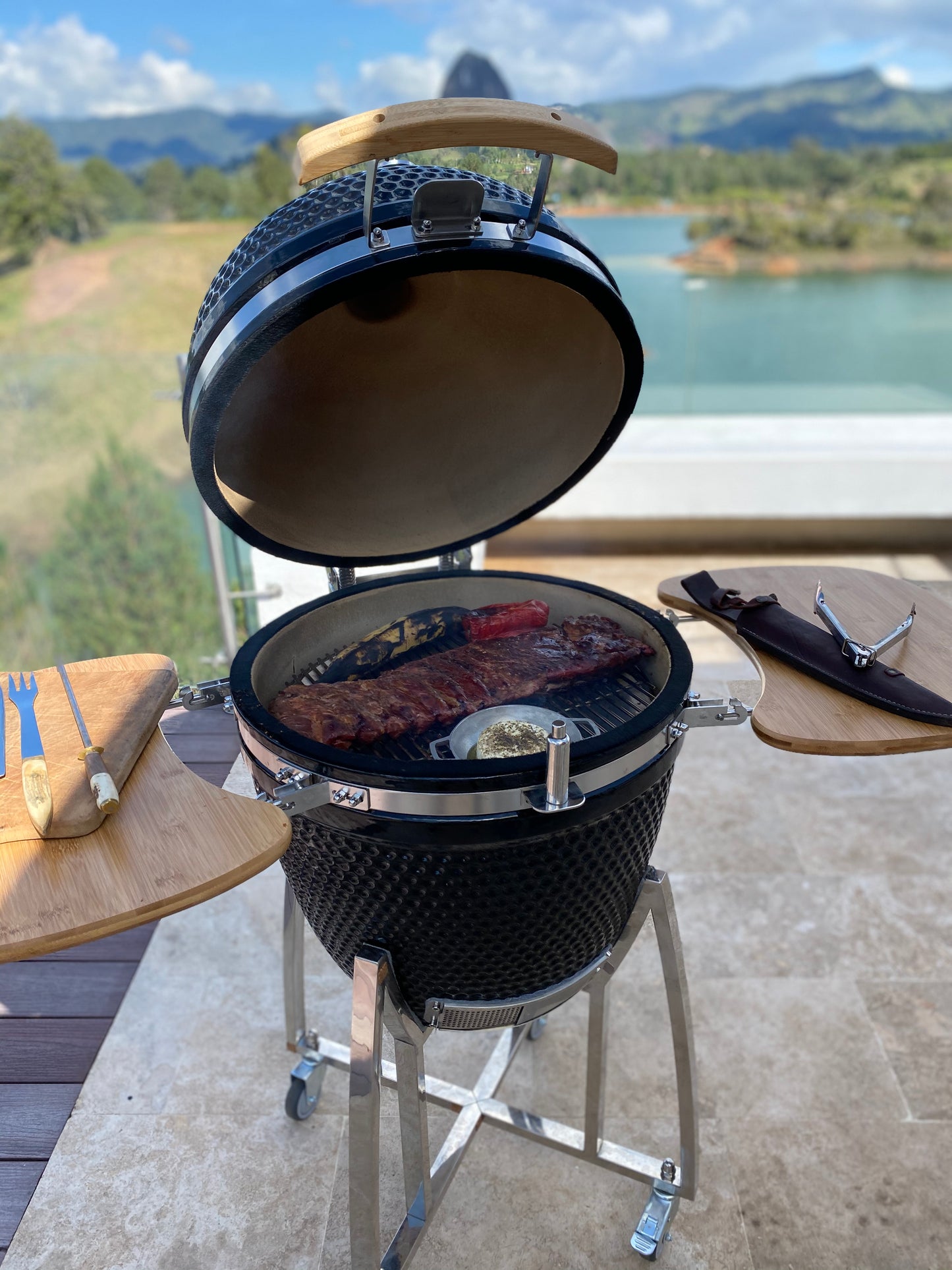 Asador, ahumador y Horno KAMADO diametro 21 pulgadas